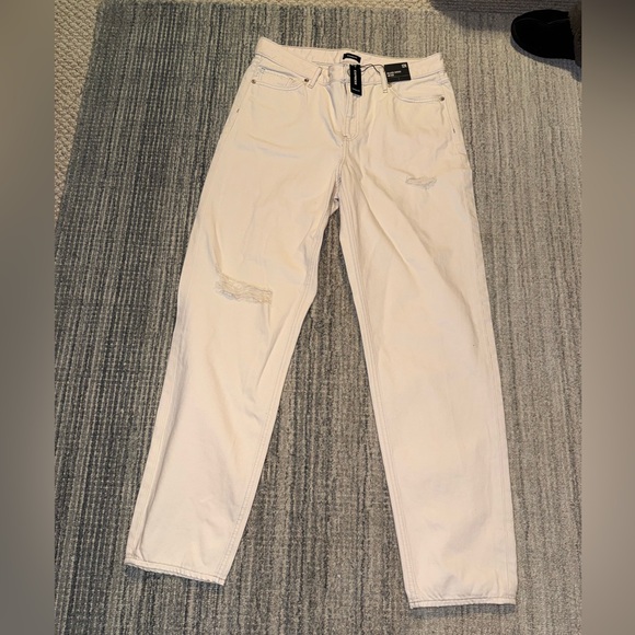 Express Relaxed Tapered Mid Rise Jean in Light Peach - NWT- Size 12R - Picture 7 of 13
